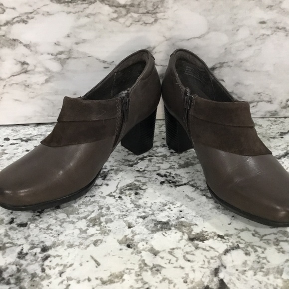 Clarks Women's Brown Leather Ankle Bootie - Picture 10 of 12